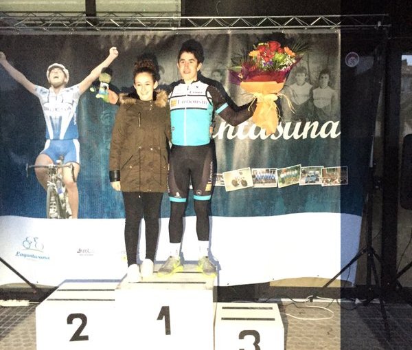 Garikano, en le primer escalón del podio de Errenteria @aitorarrieta