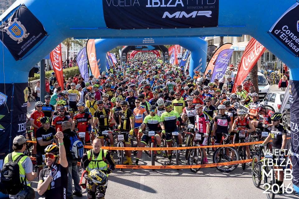 Momentos antes de la salida de la primera etapa