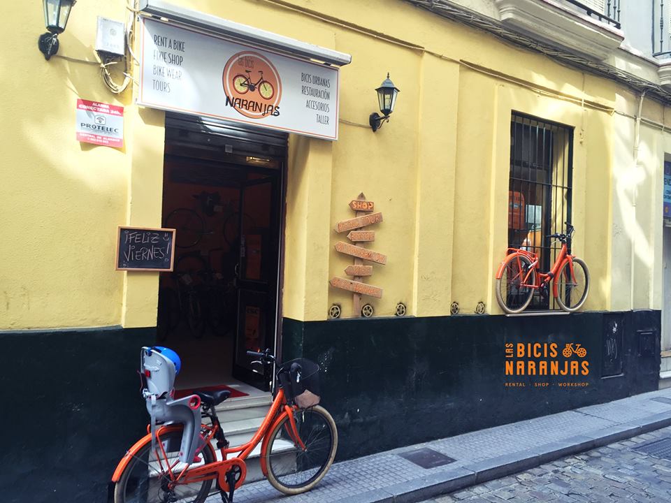 Las Bicis Naranjas, un espacio singular en el centro de Cádiz