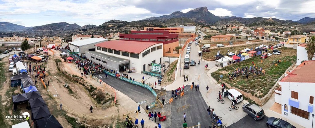 Línea de meta del circuito de Chelva