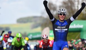 Kittel alza sus brazos © Etixx