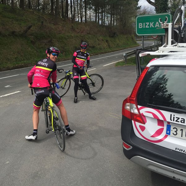 Entrenando sobre el recorrido del Valenciaga © Equipo Lizarte