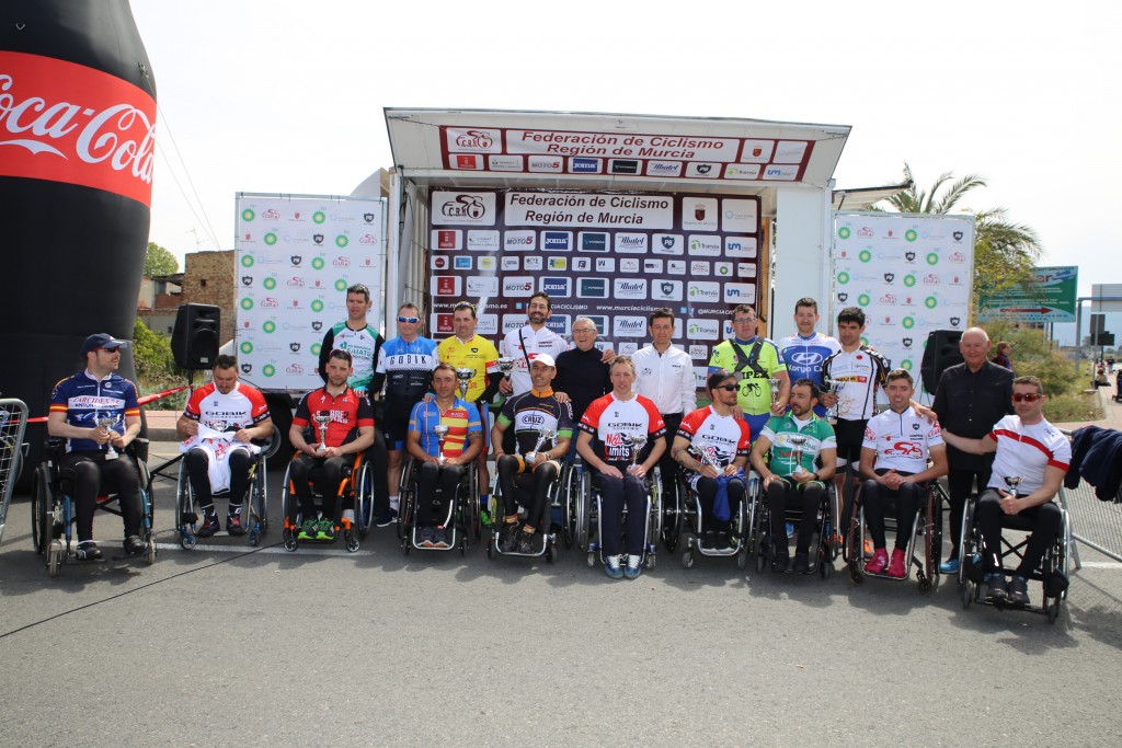 Podio con los ganadores de las pruebas de ciclismo adaptado © FCRM