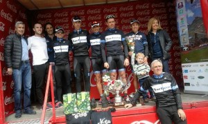 Teodoro Casabal y su equipo, en el podio © FB Norinver CT