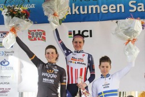 Megan Guarnier, entre Longo y Johansson  © Boels-Dolmans