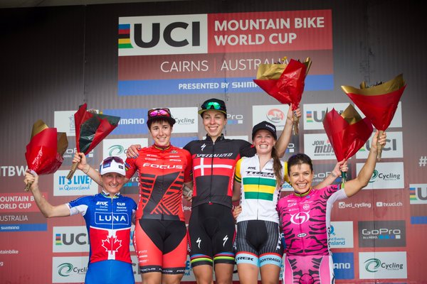 Las féminas, en el podio © UCI MTB
