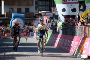 Chaves supera a Kruijswijk © Giro 