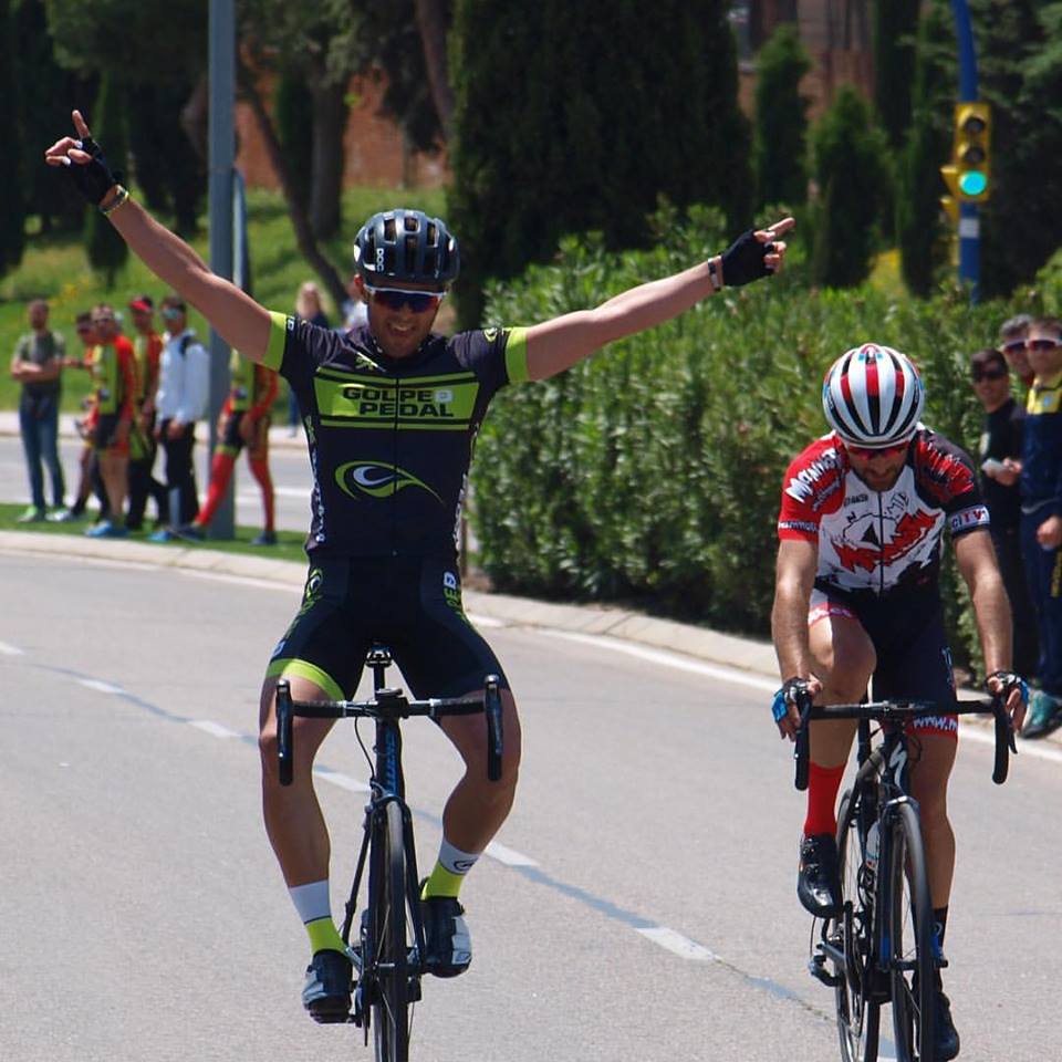 Javier Hernández superó al sprint a Eduardo Camaron © Golpe de Pedal