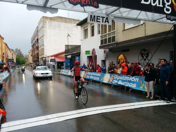 Ainara Elbusto, ganando en Villarcayo © Vuelta a Burgos