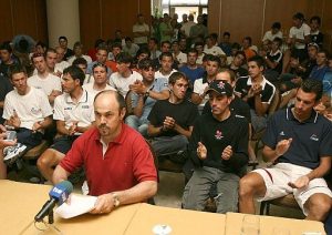 José Rodríguez y los ciclistas © elmundo.es