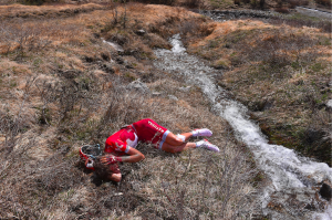 Zakarin yace en la ladera © Tim de Waele