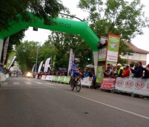 Chacón, fulminante en su entrada en meta © Vuelta Besaya