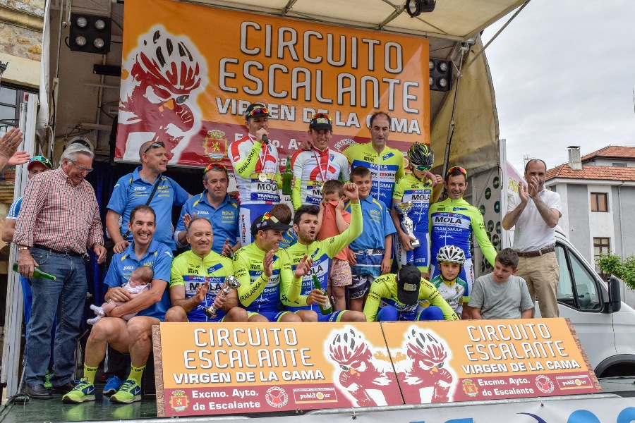 Todos los campeones, en el podio de Escalante © Luis Valle