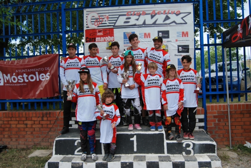 Los campeones de Madrid de BMX 2016, en el podio © FMC