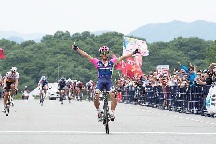El japonés Arashiro, ganando en Izu © Tour Japón
