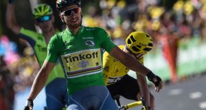 Peter Sagan entra en meta por delante de Chris Froome