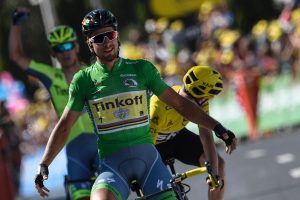 Peter Sagan entra en meta por delante de Chris Froome