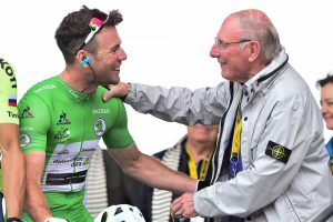 Cavendish saluda a Darrigade © ASO