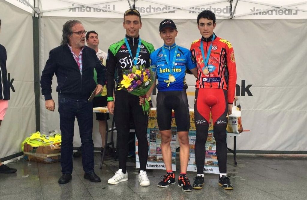 Pablo Uría, en el centro, campeón de Asturias cadete © MMR Academy