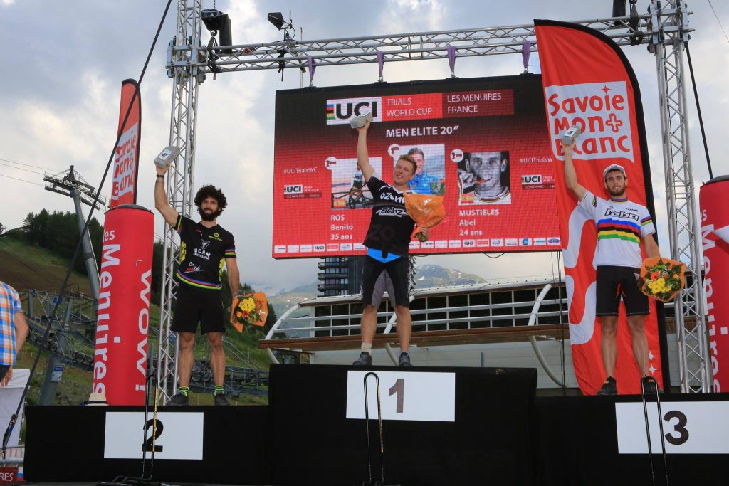 Benito Ros y Abel Mustieles flanquearon en el podio al alemán Oswald © UCI Trials