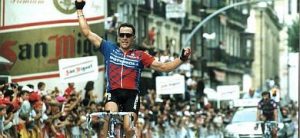 Armstrong sobre Della Santa