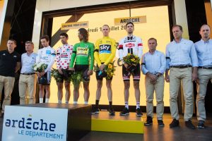 Minuto de silencio en el podio © ASO