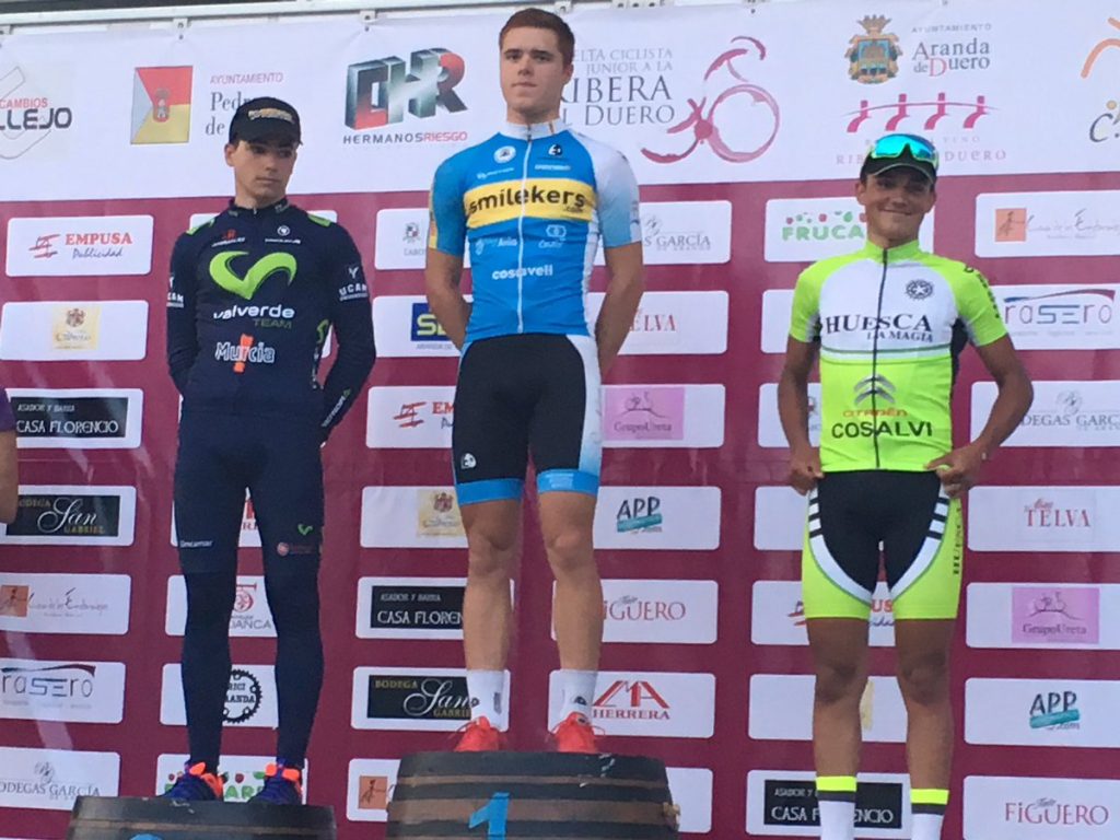 Podio de la 1ª etapa © @FPDVictorSastre