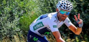 Valverde, de blanco combinada © Movistar