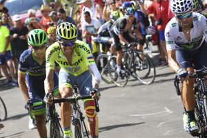 Contador, entre Chaves y Valverde © Bettini 