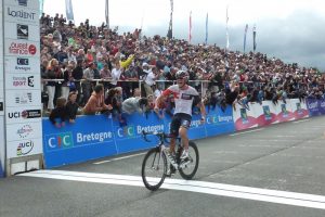 Naesen cruza la meta © Bretaña