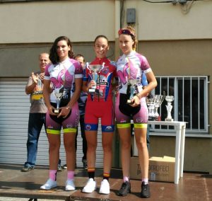 Podio femenino © arbitrosciclismo