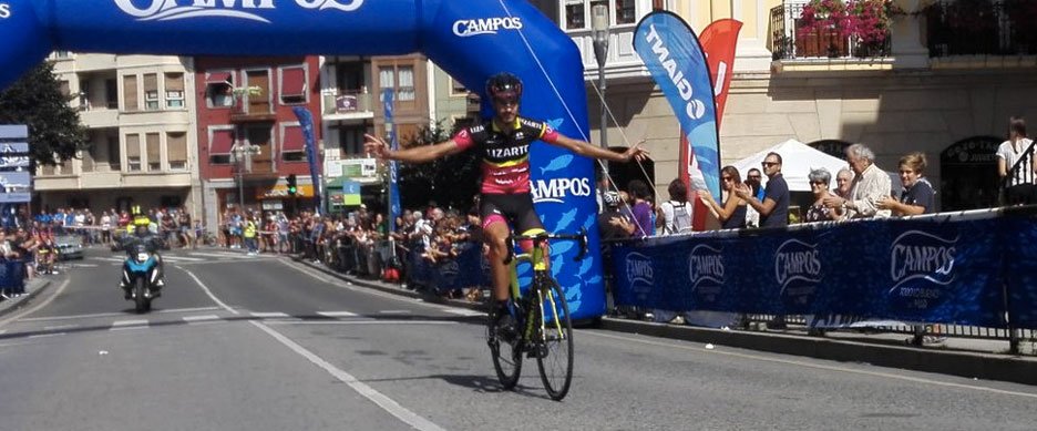 Héctor Carretero sumaba así su quinta victoria de la temporada © Equipo Lizarte