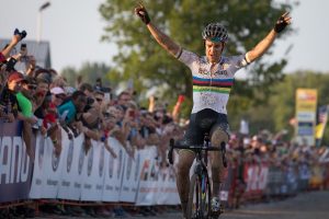 Van Aert sin oposición © Jingle Cross