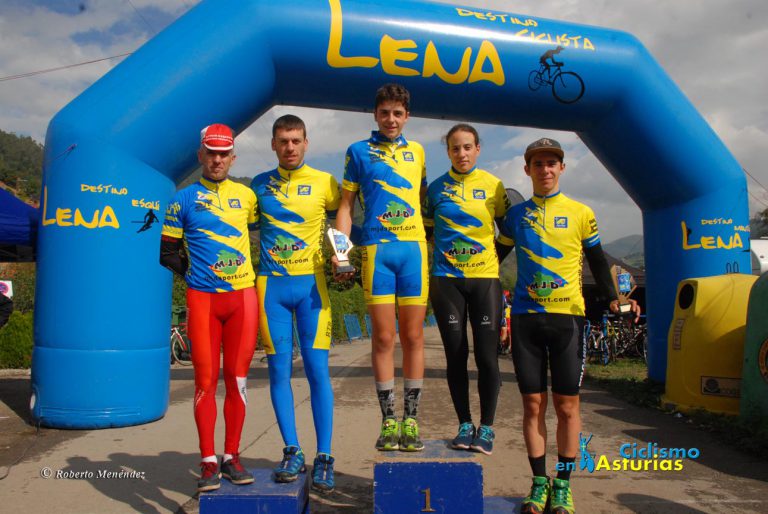 Podio con los primeros líderes de la Copa de Asturias de ciclocross © Roberto Menéndez/Ciclismo en Asturias