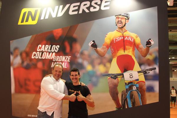 Carlos Coloma, en el stand de Inverse en Unibike © RFEC