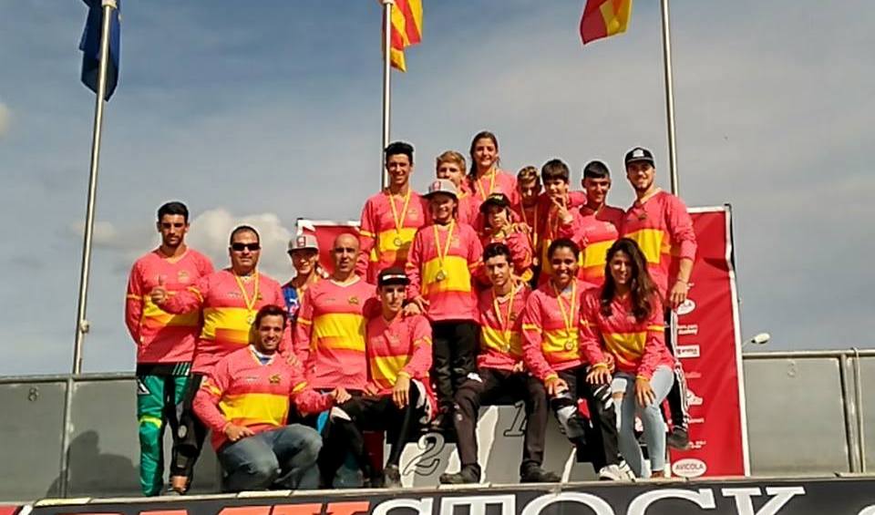 Los nuevos campeones de España de BMX, en el podio de Terrassa © BMX Terrassa