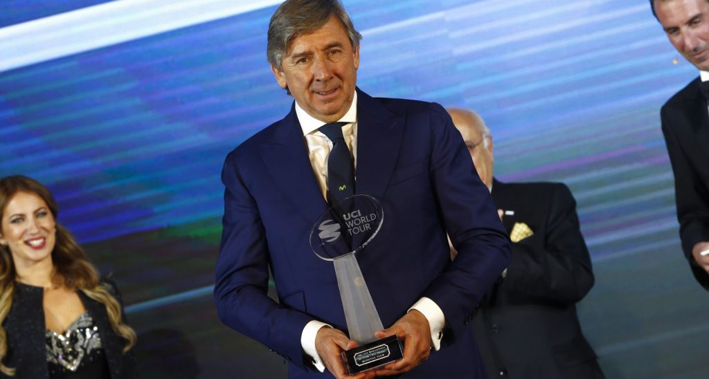 Unzue con su cuarto trofeo © Movistar