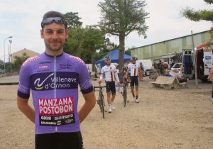 Goikoetxea, con el maillot del Manzana Postobon