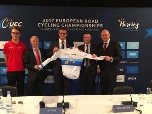 Asistentes al acto © UEC