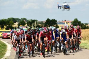 Tour Francia_2017_07_Peloton_Recurso