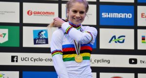 Evie Richards_Valkenburg_2018_podio_oro