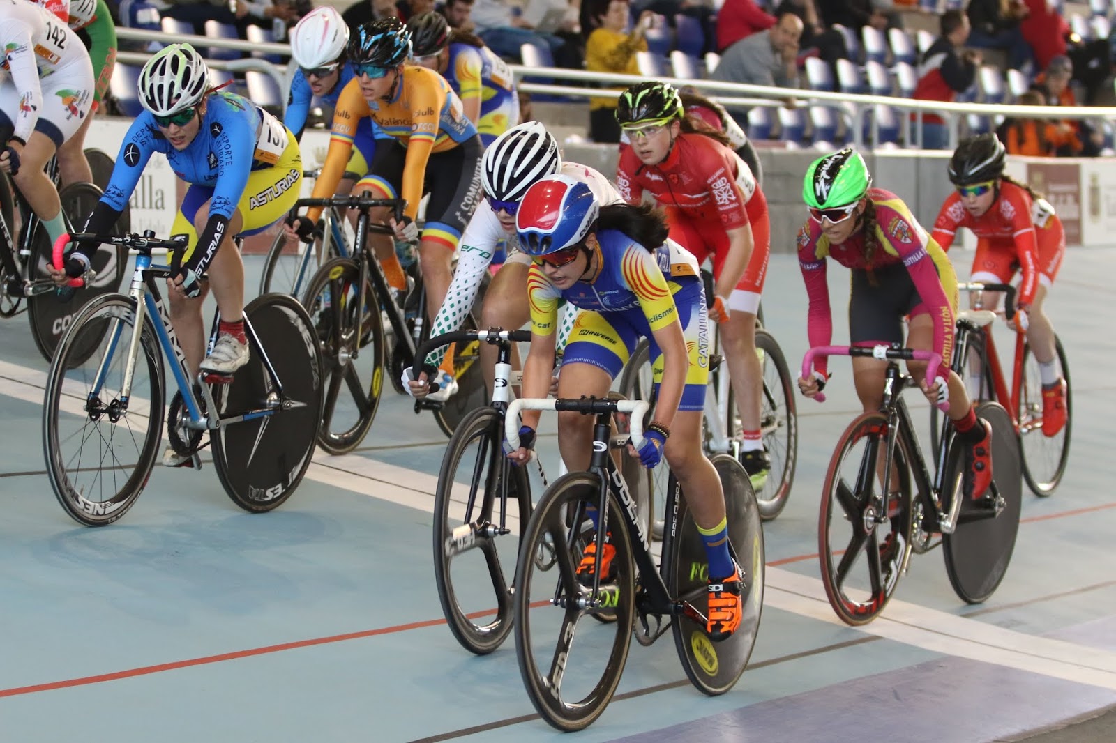El crecimiento del ciclismo femenino no se refleja en los velódromos Ciclo21