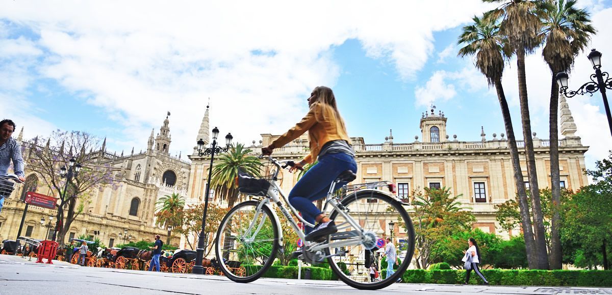 Nace la primera gran bici estación pública de Sevilla y de Andalucía —  Actualidad