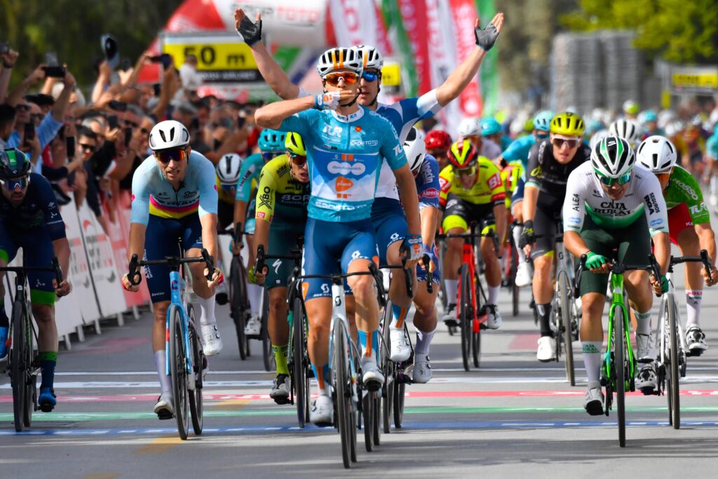 Tobias Lund Andresen celebra su triunfo en el Tour de Turquía
