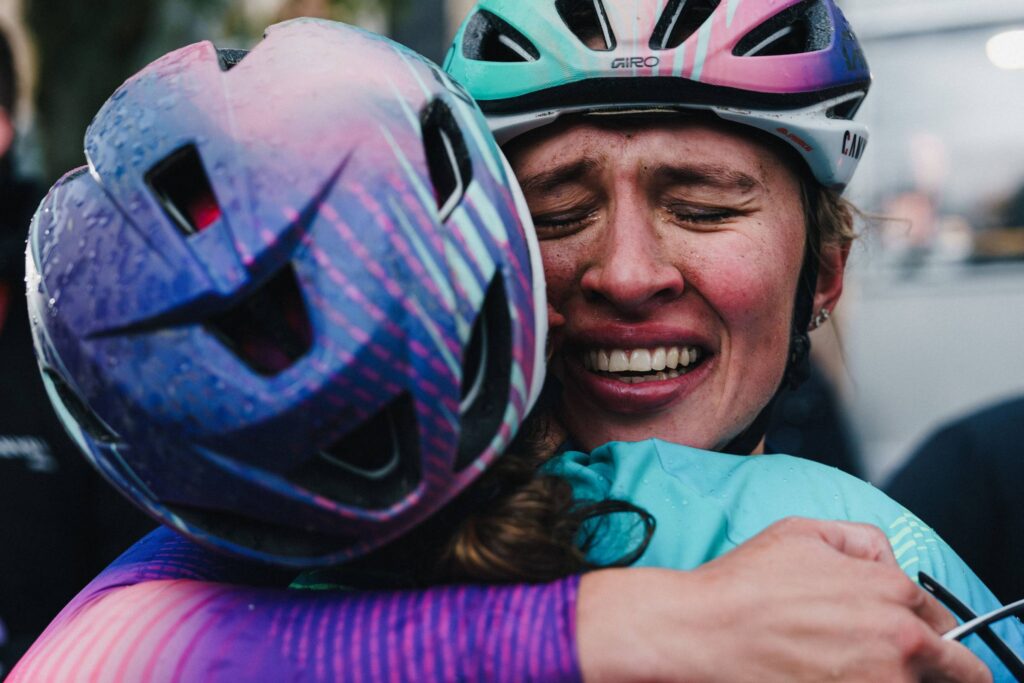 Katarzyna ‘Kasia’ Niewiadoma celebra su victoria en La Flecha Valona