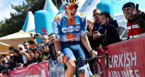 Frank Van den Broek suma la cuarta victoria de DSM en el Tour de Turquía