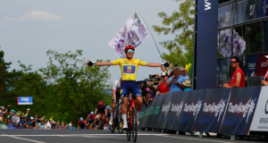 Thibau Nys celebra su segunda victoria en el Tour de Hungría
