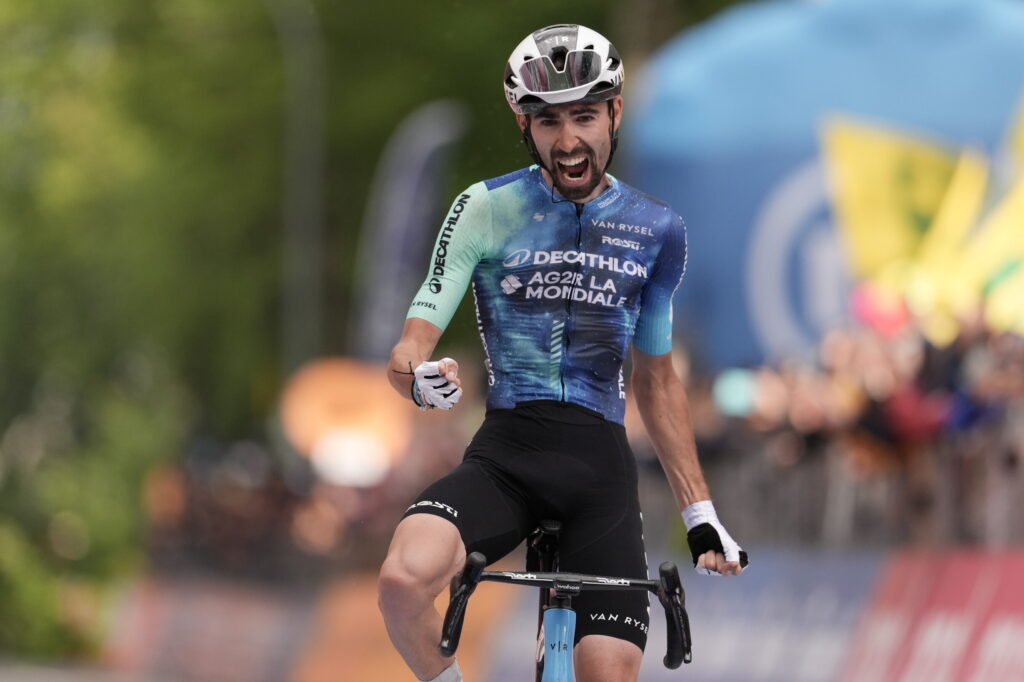 Valentin Paret-Peintre consigue su primer triunfo profesional en el Giro de Italia
