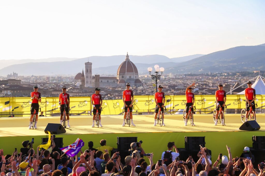 Egan Bernal y Carlos Rodríguez en la presentación del Tour de Francia