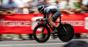 Un ciclista durante la disputa de una carrera contrarreloj en los Juegos Olímpicos